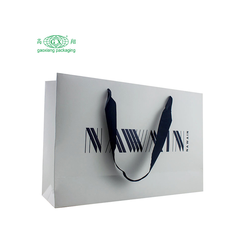 Bolsa de papel de cartón impresa con logotipo completo personalizado con asa de lazo de cinta para cajas de compras de regalos